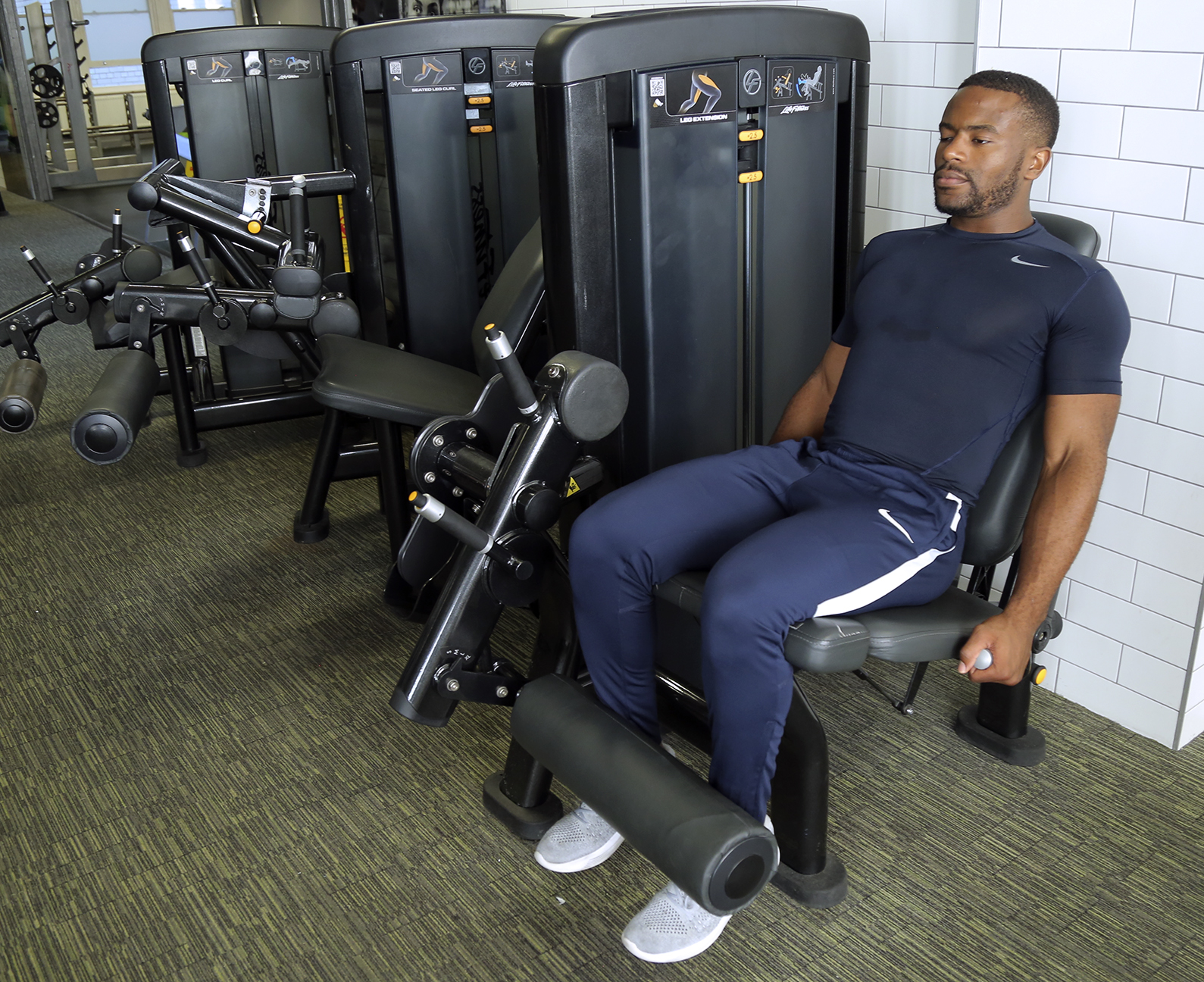 How to do a leg extension image 1