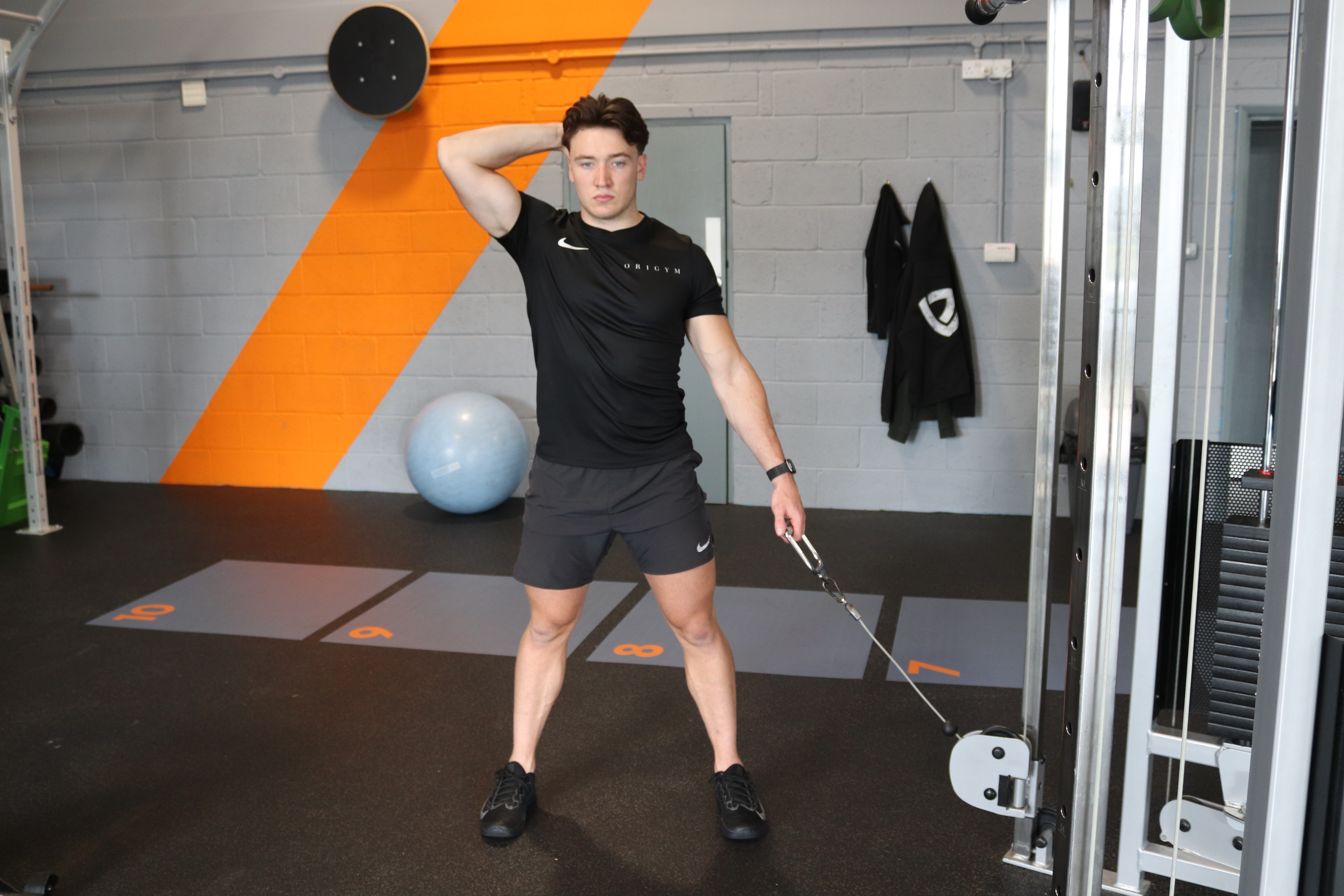 low cable oblique crunches image