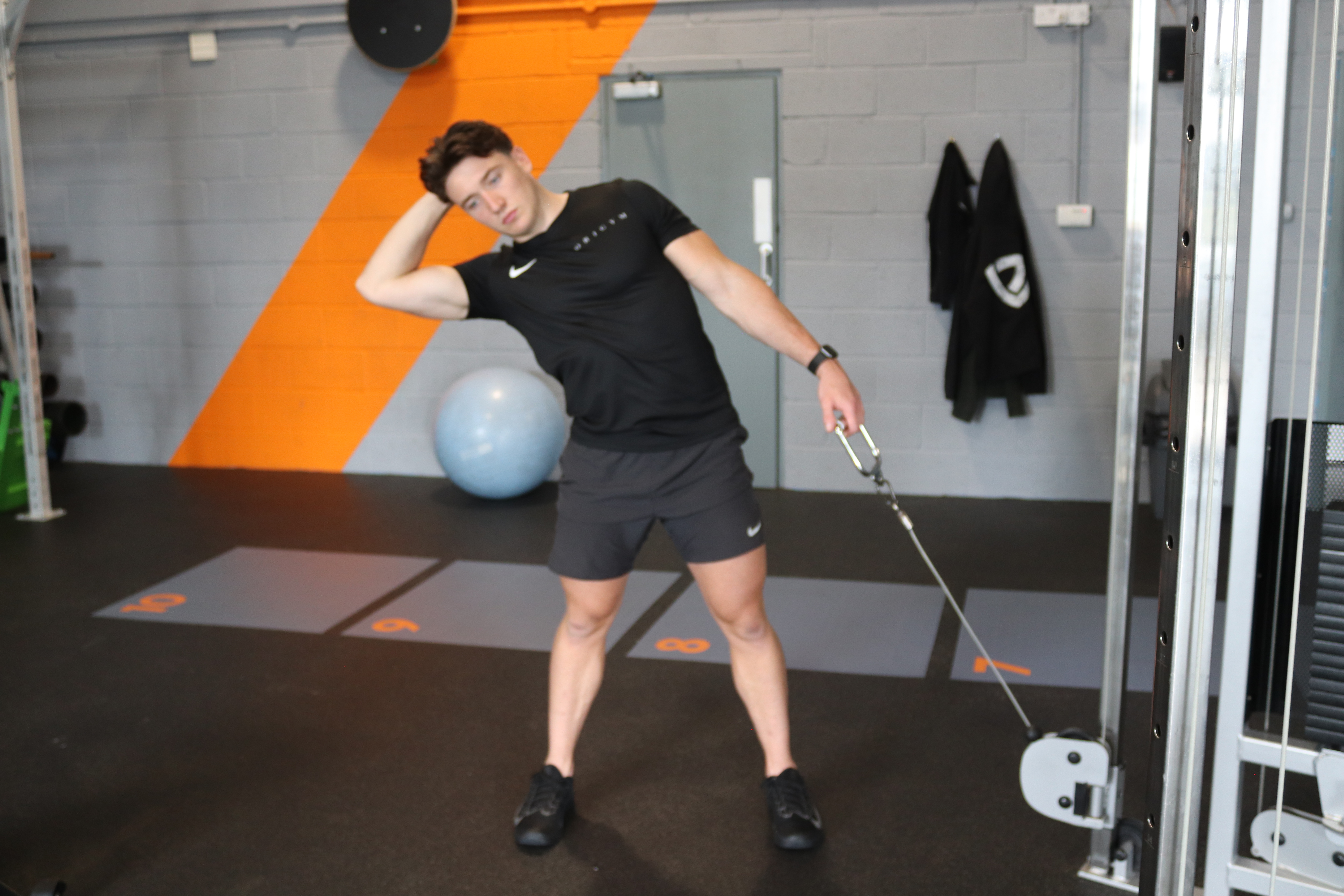 oblique twist crunches image