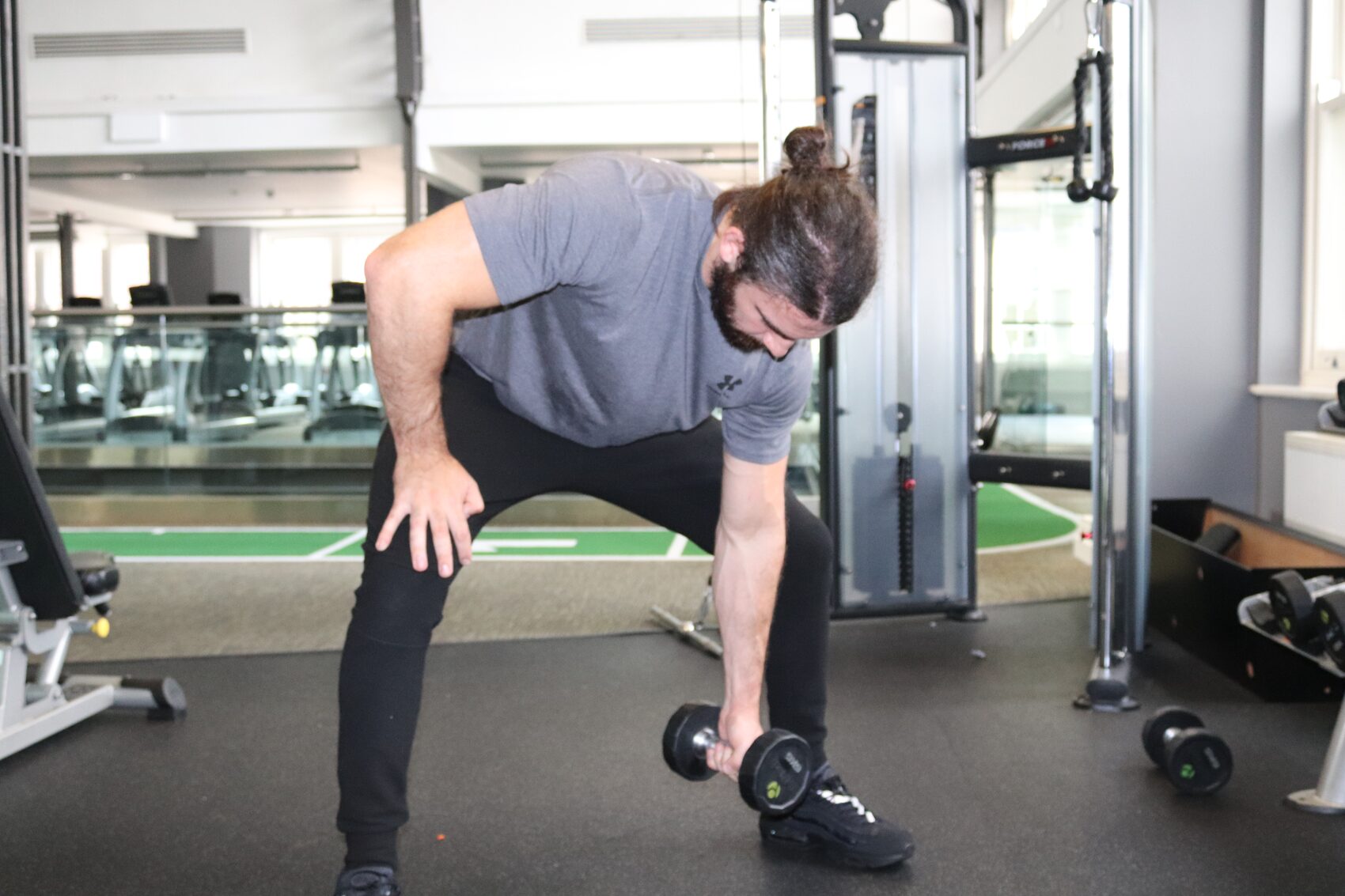 Dumbbell concentration curl with forearm grip