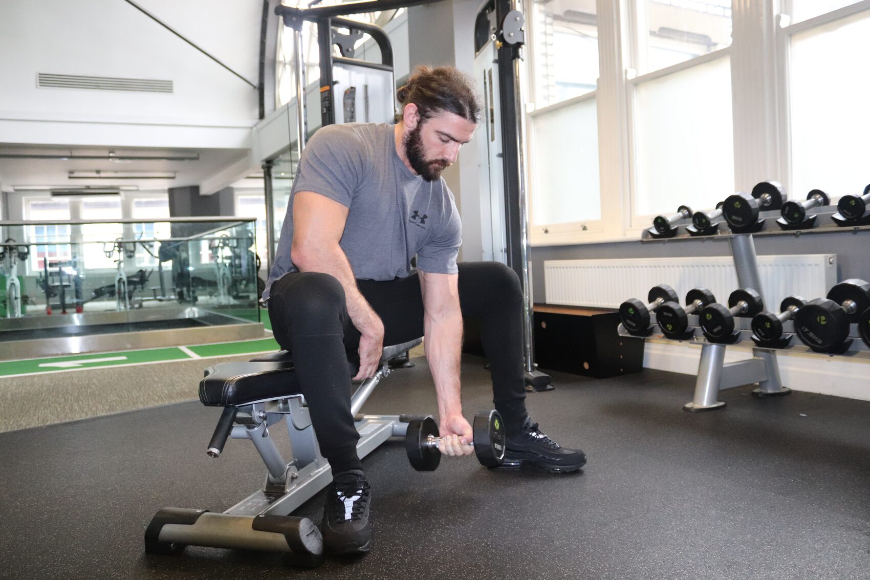 Dumbbell concentration curl with forearm grip